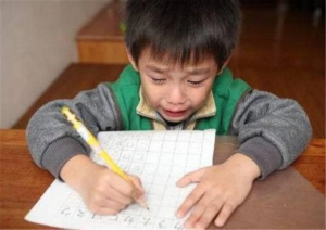 如何给孩子起名？男孩名叫“车震”，老师都尴尬